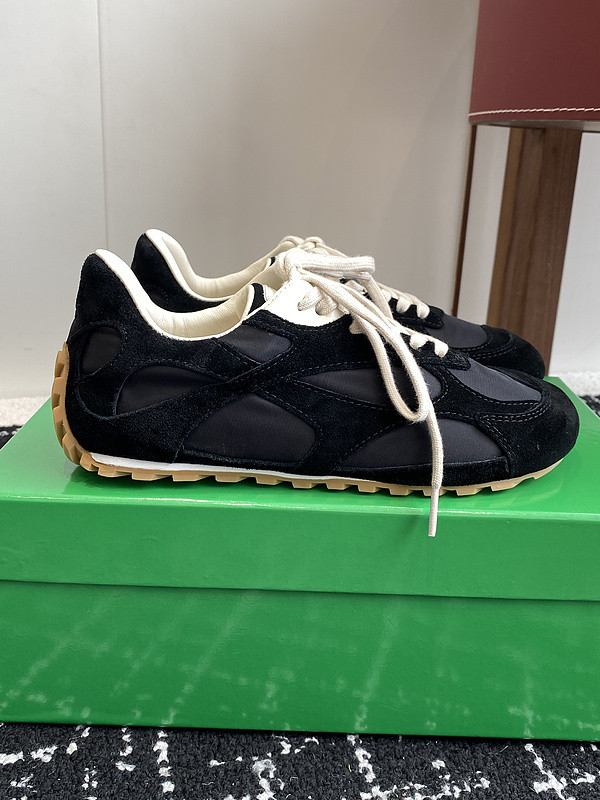 b0tt*ga Ven*ta sneaker
