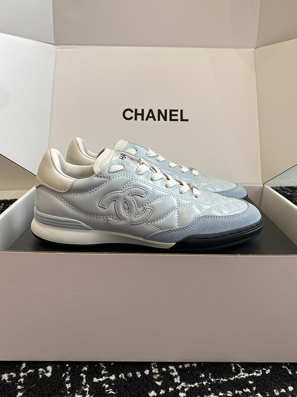 Ch**el sneaker