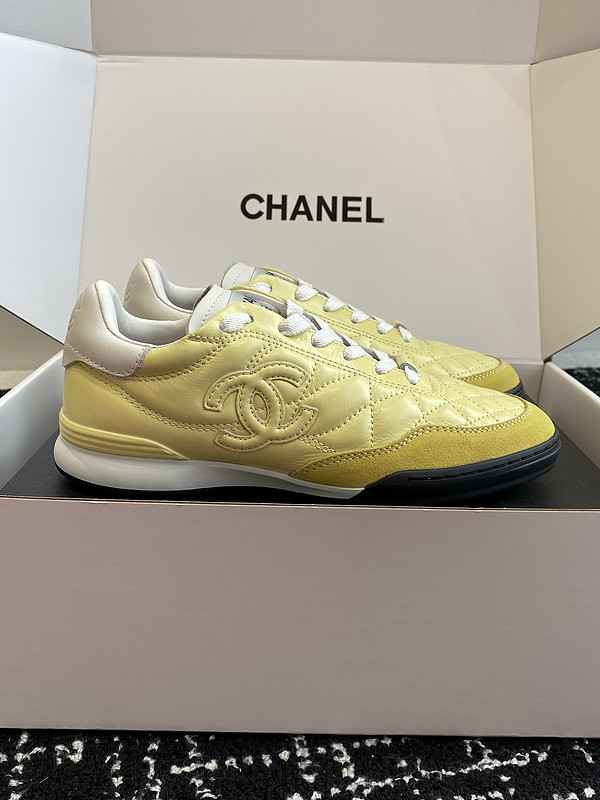 Ch**el sneaker