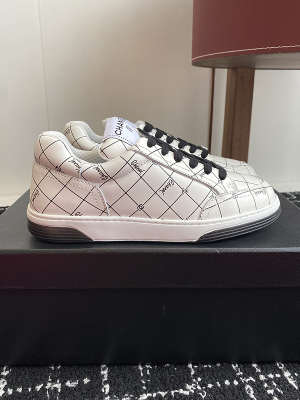 Ch**el sneaker