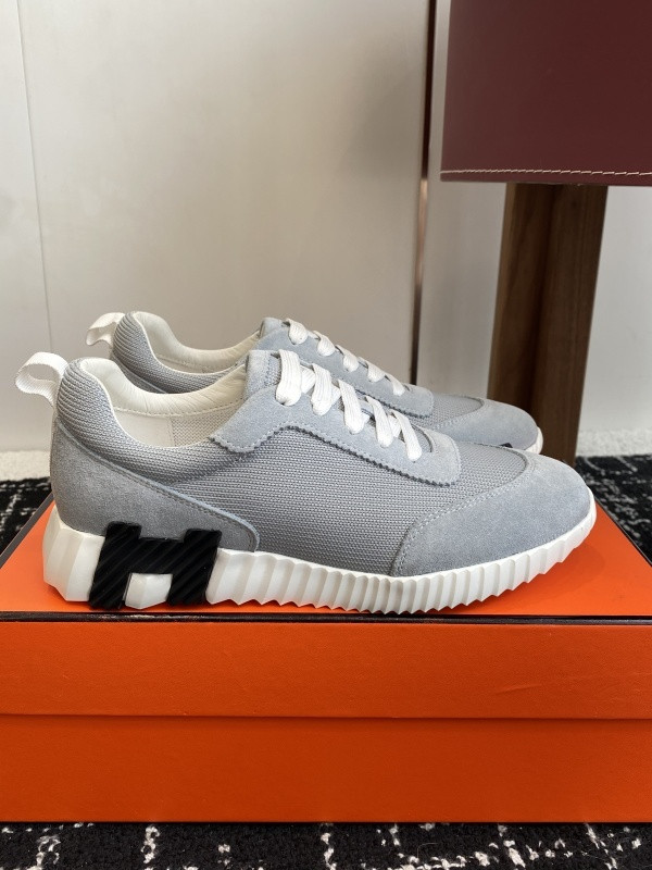H**me5 sneaker
