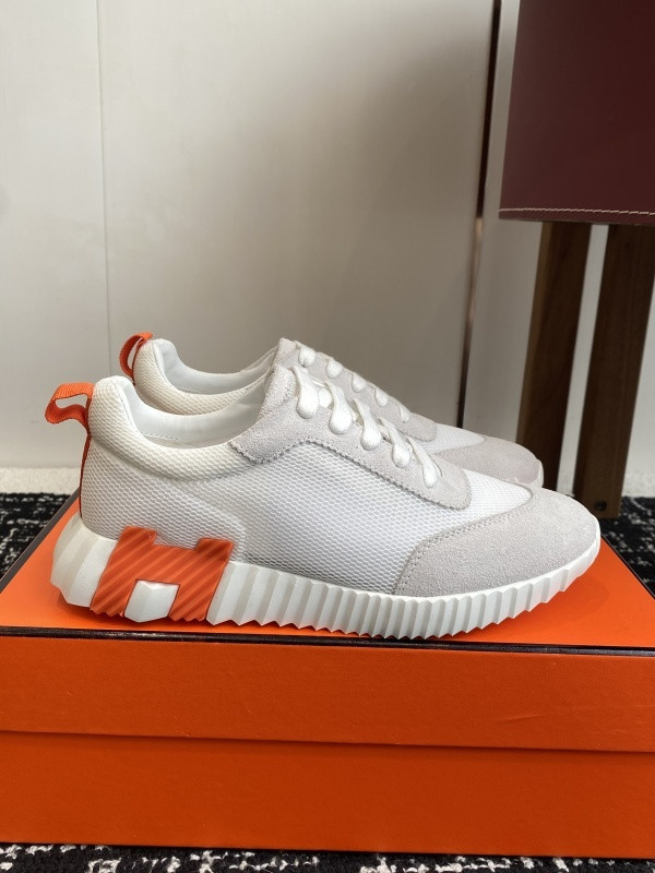 H**me5 sneaker