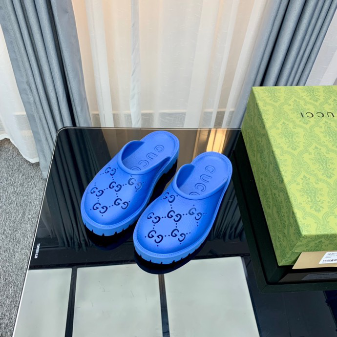 g*u*i sandals low