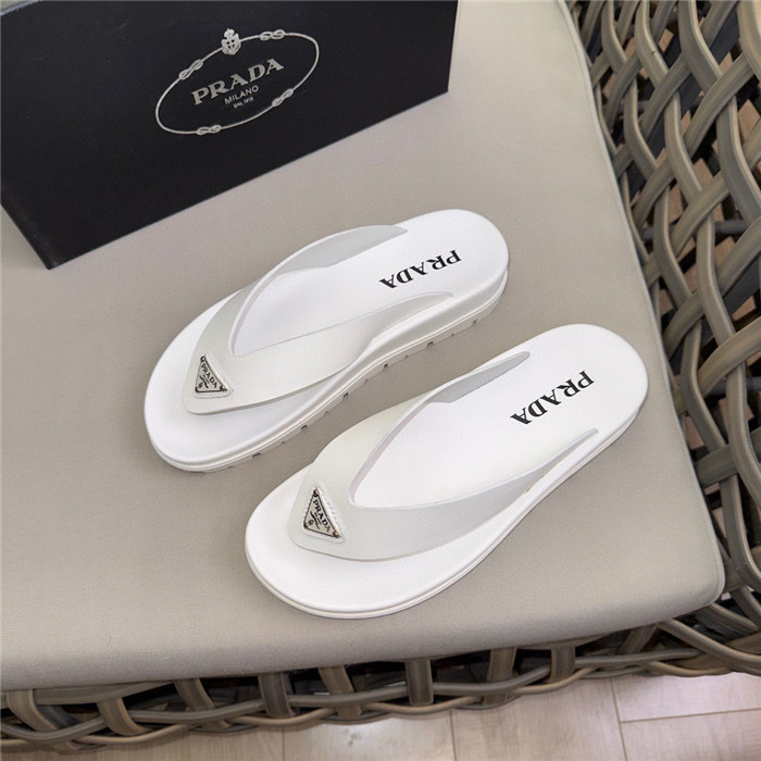 pra*a sandals