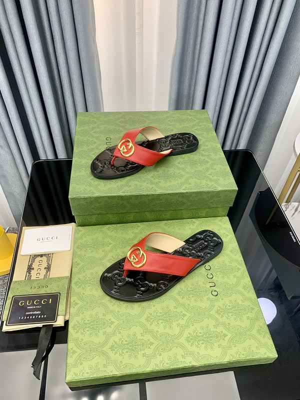 g*u*i sandals