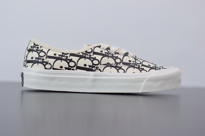 dio* sneaker