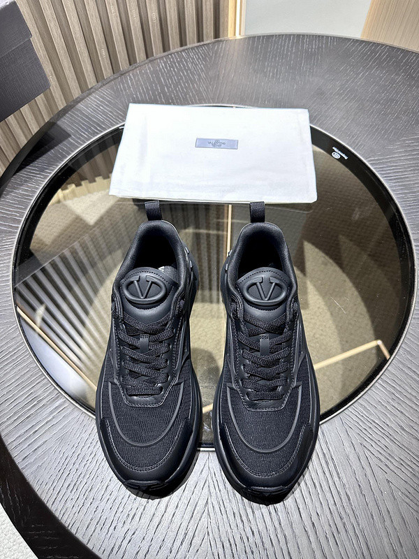 Va1e*ntin0 sneaker