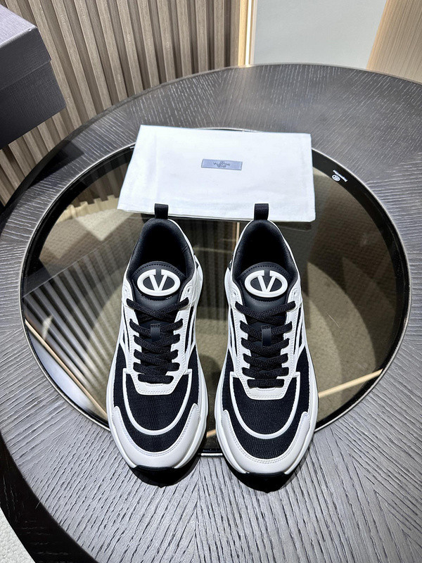 Va1e*ntin0 sneaker