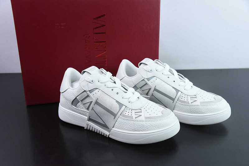 Va1e*ntin0 sneaker