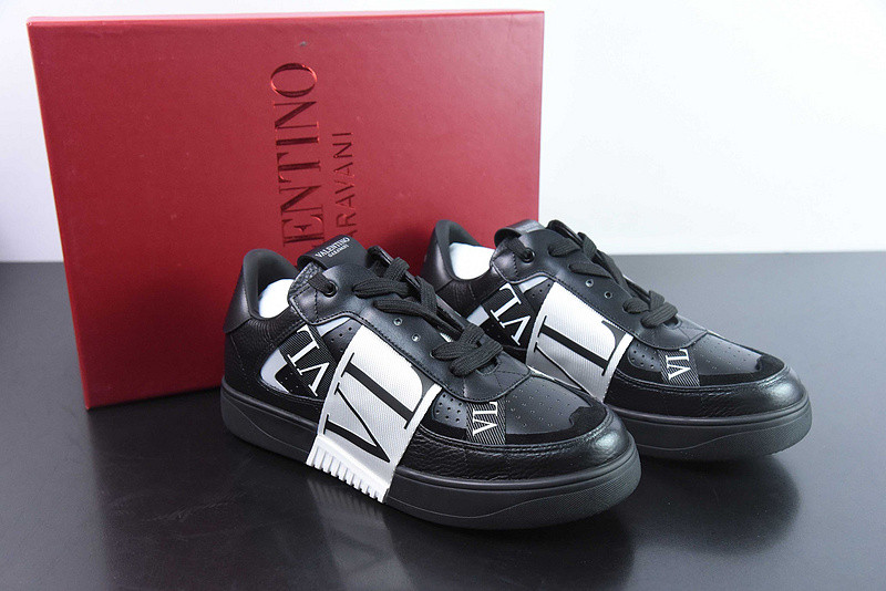 Va1e*ntin0 sneaker