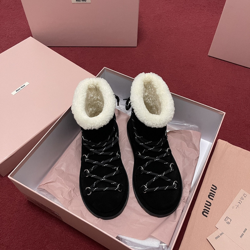 M1um1u sneaker