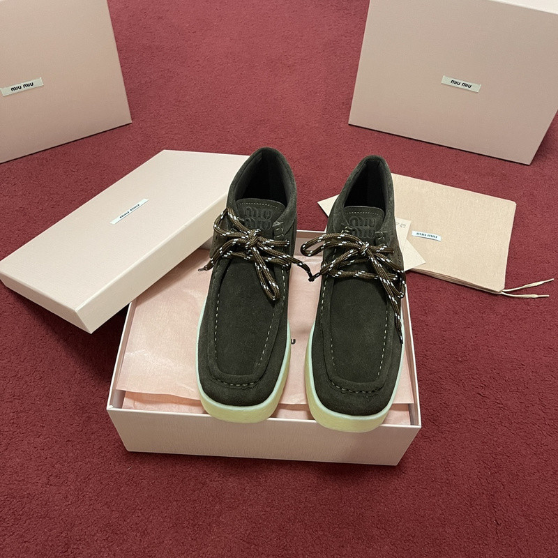 M1um1u sneaker