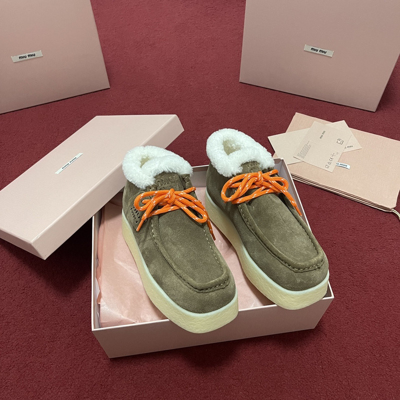 M1um1u sneaker