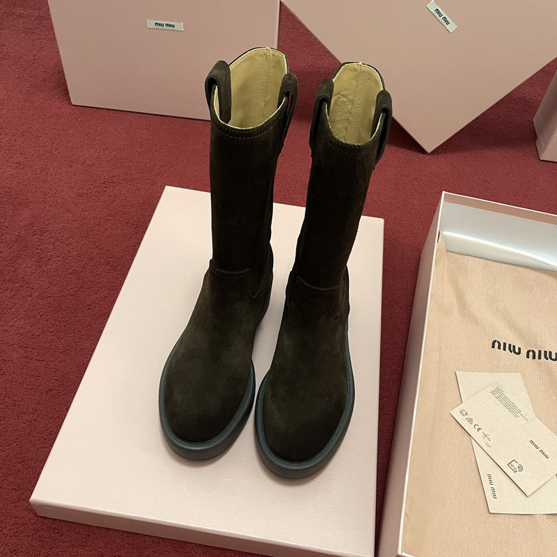 M1um1u sneaker