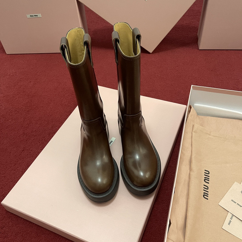 M1um1u sneaker