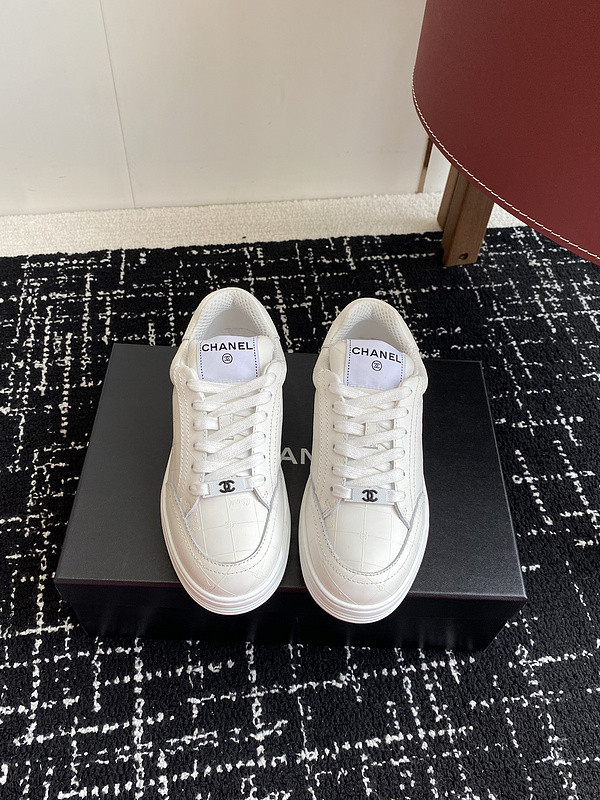 Ch**el sneaker