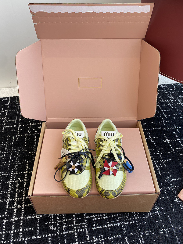 M1um1u sneaker