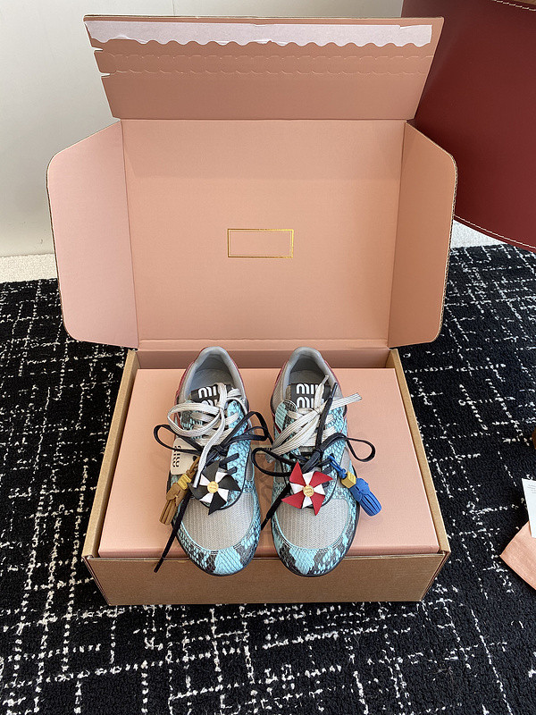 M1um1u sneaker