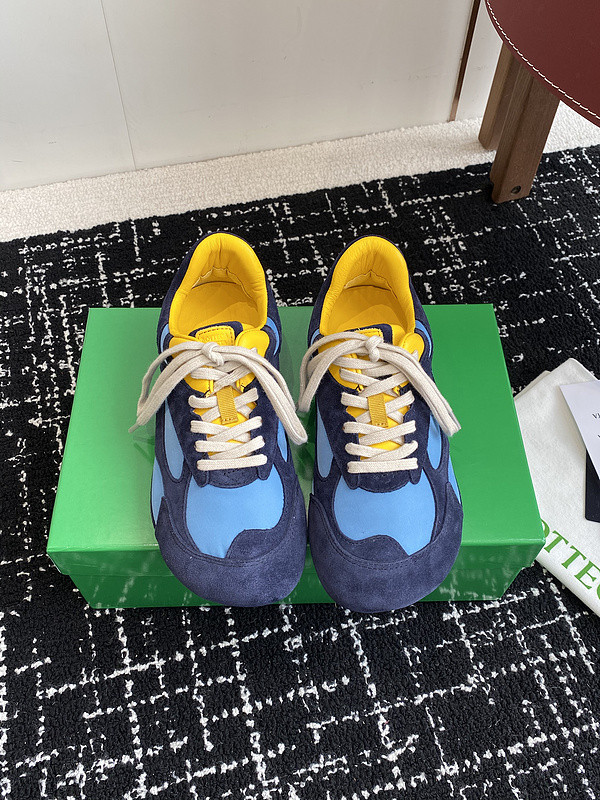b0tt*ga Ven*ta sneaker