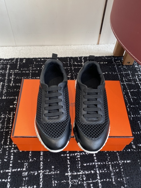 H**me5 sneaker