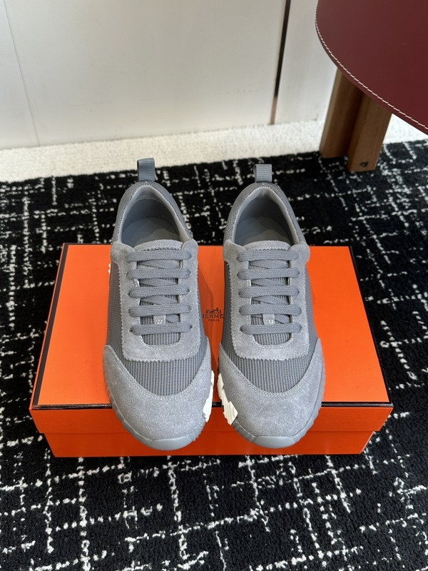 H**me5 sneaker