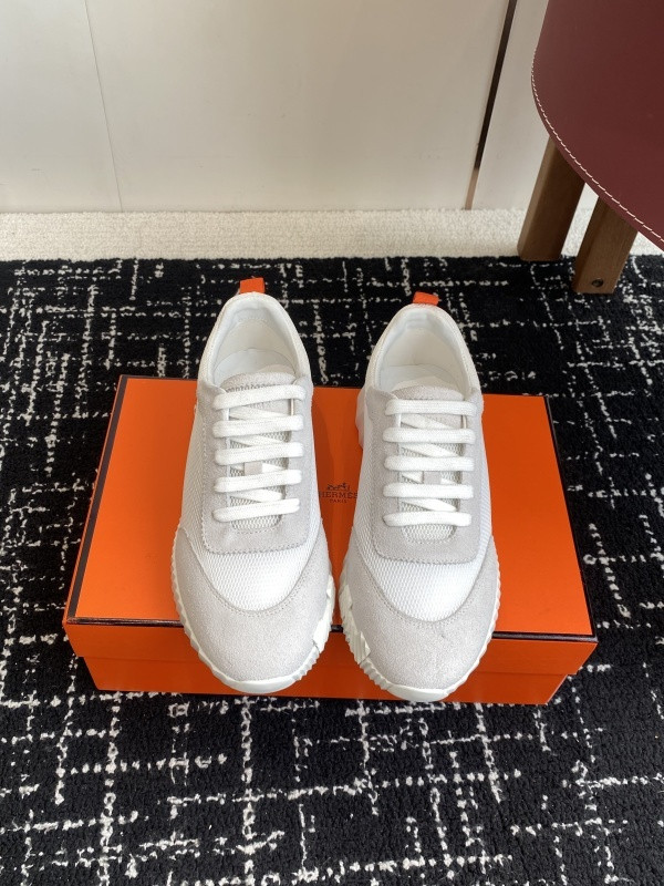 H**me5 sneaker