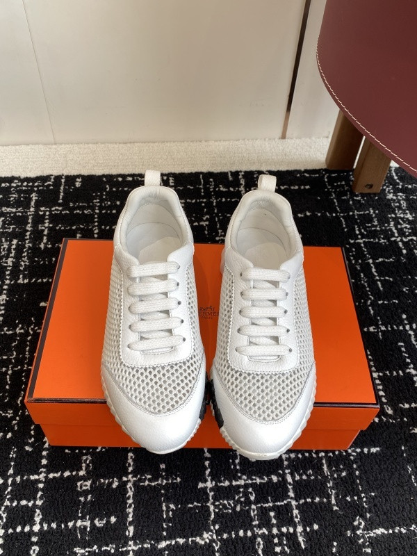 H**me5 sneaker