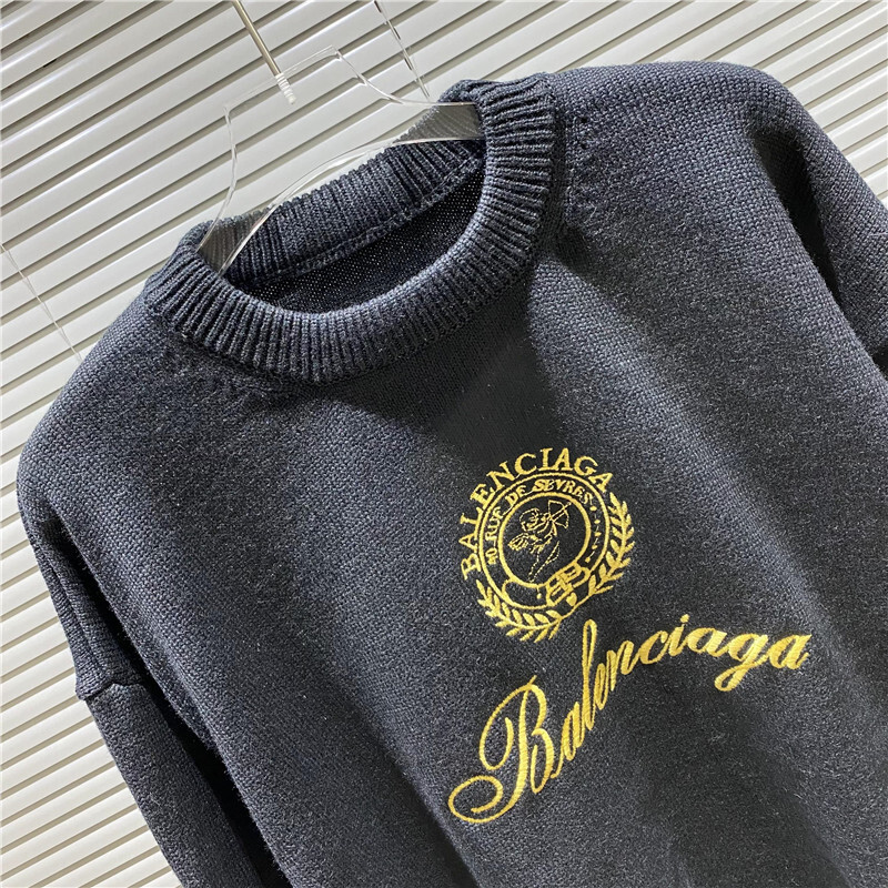 Ba1en*iaga clothes