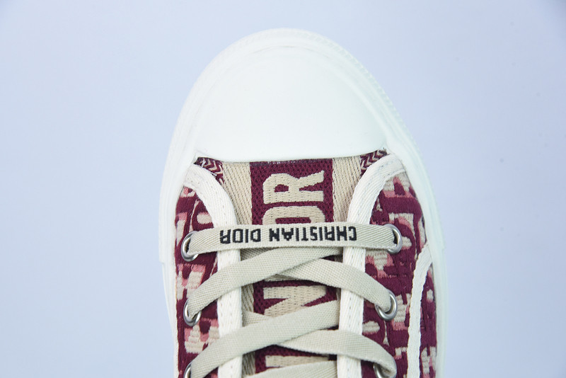 dio* low-top walk