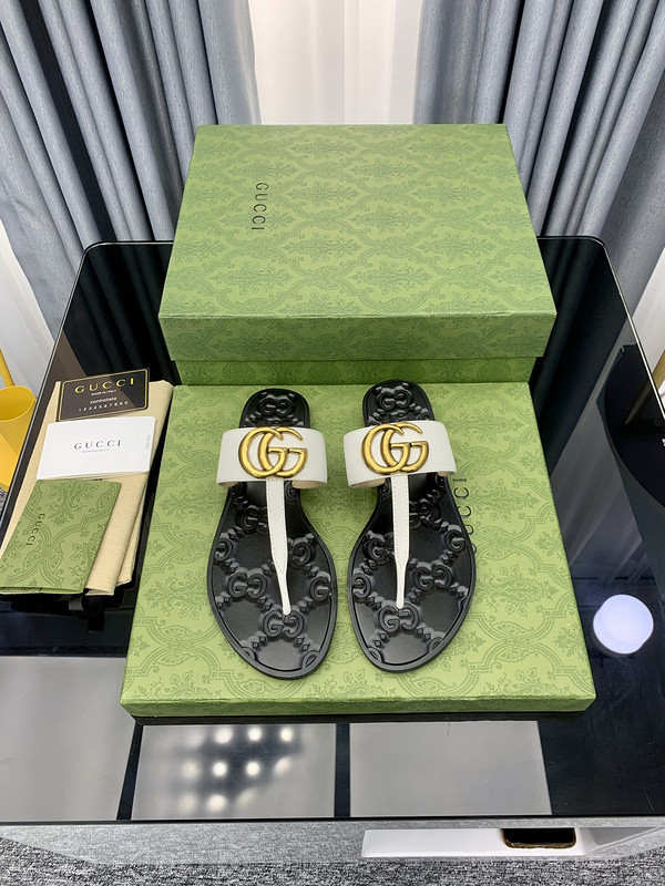 g*u*i sandals