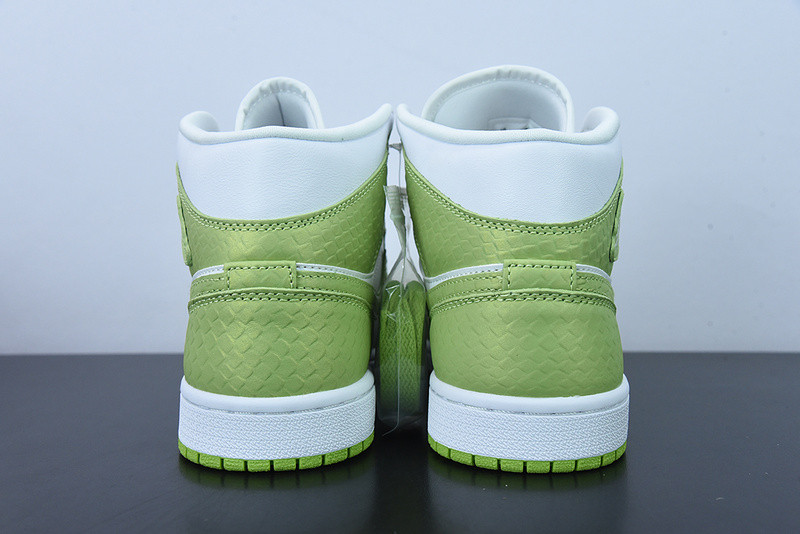 wmns air jordan 1 mid se 