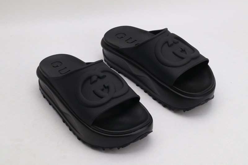 g*u*i sandals