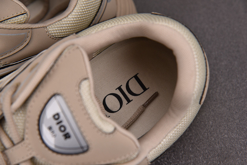 dio* sneaker