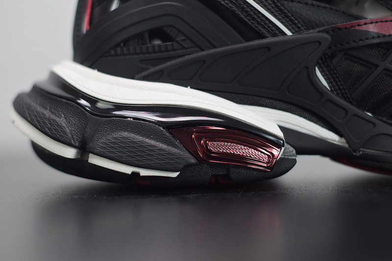 bc track sneaker