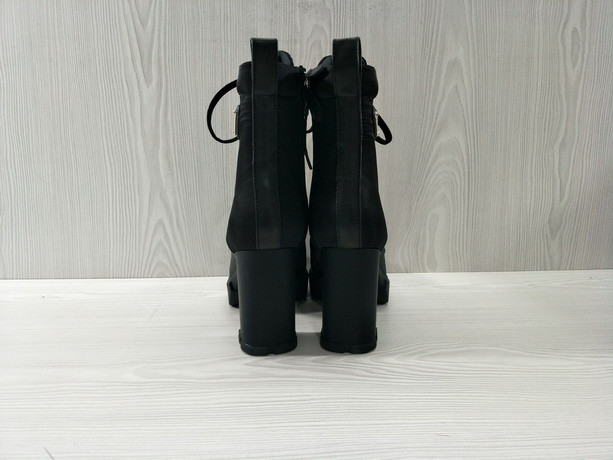 pr sneaker