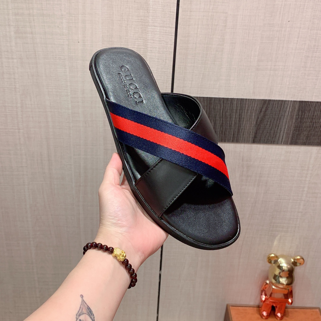 g*u*i sandals